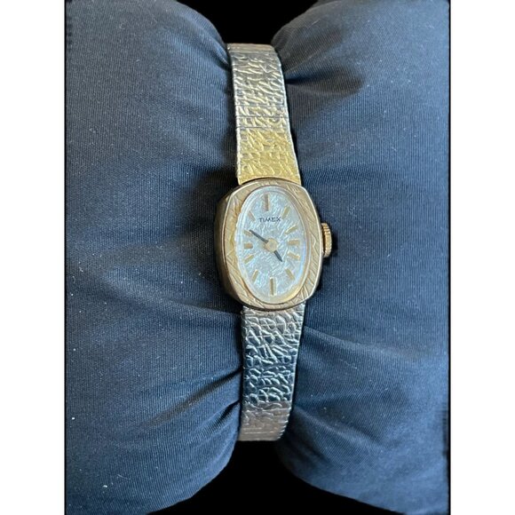 Timex Gold Tone Wind Up Analog Women Wrist Watch Vintage - Picture 2 of 9